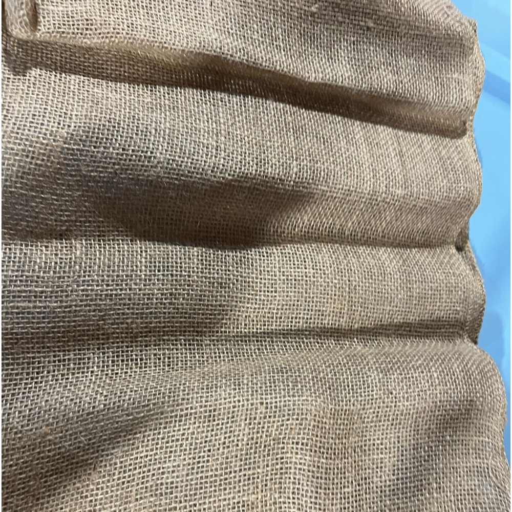 (16) Burlap table runner